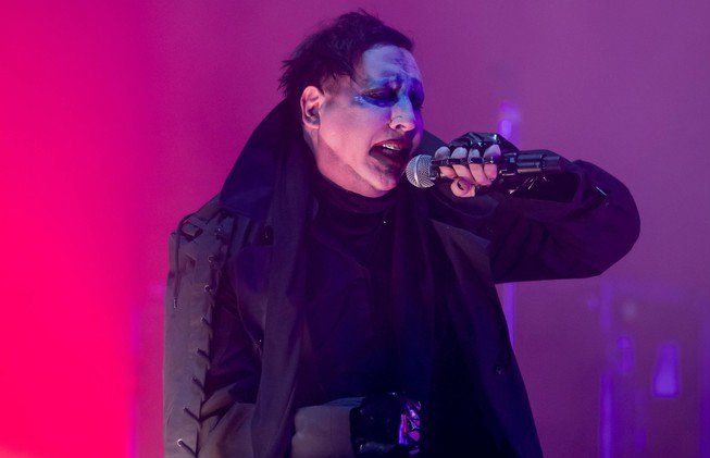 Marilyn Manson ferito dopo il crollo della scenografia nel concerto di New York | Musica Live