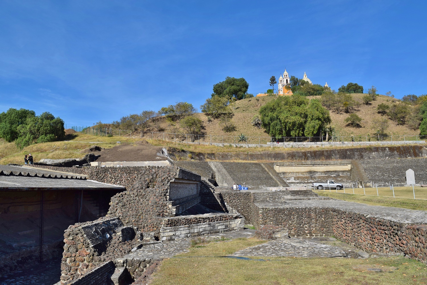 cholula pyramid quetzalcoatl largest san sue brian road