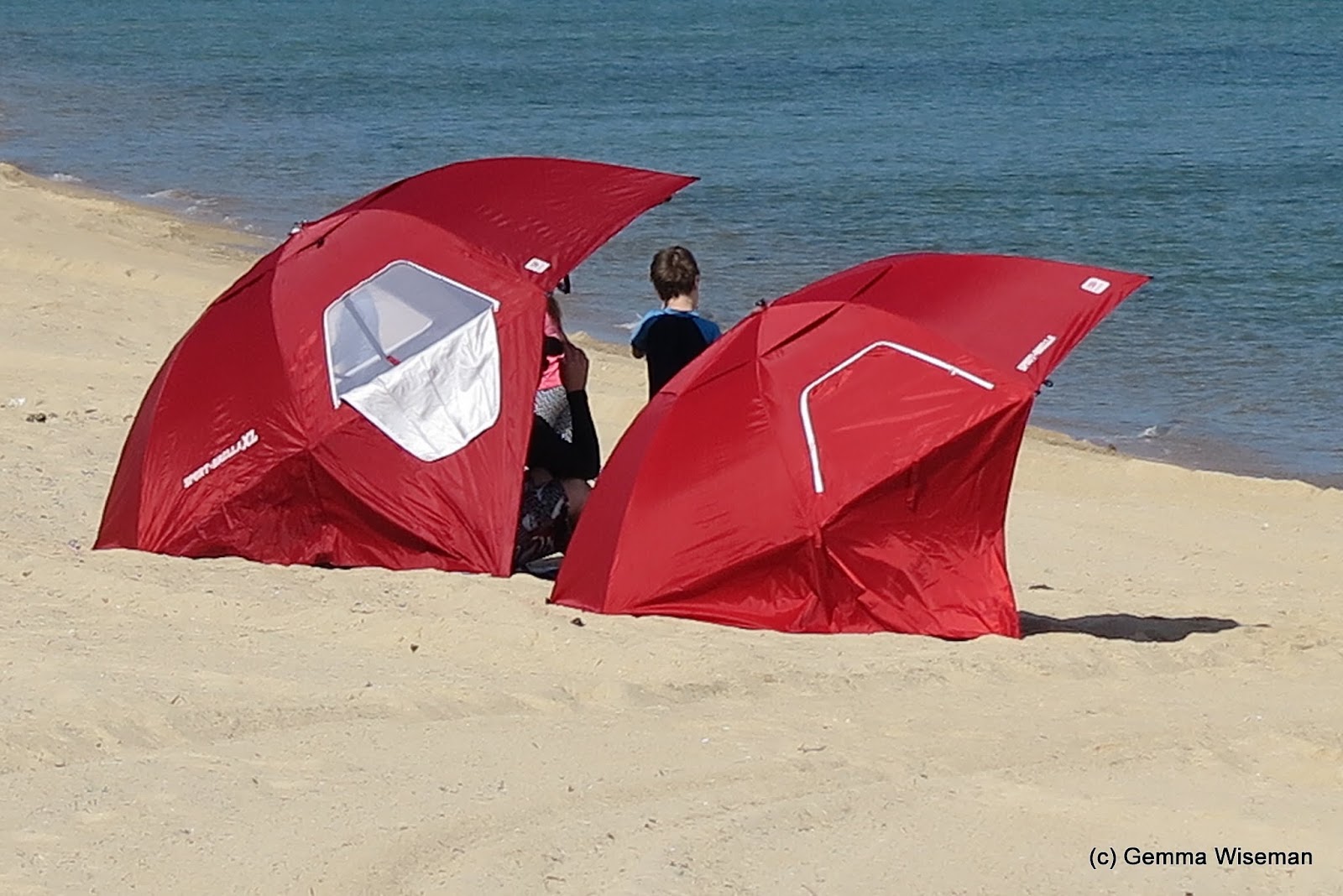 MORNINGTON PENINSULA DAILY umbrella/tents?...