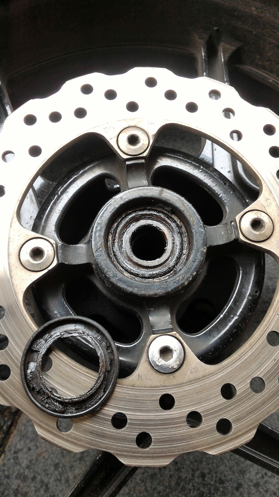 andarupratomo Broken Rear Wheel Bearing ER6