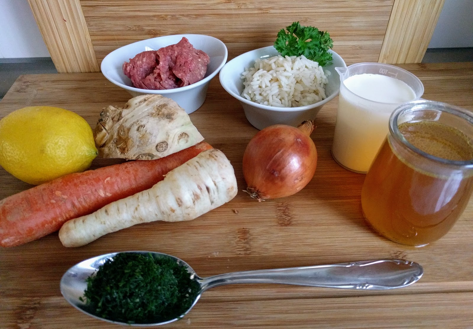- Fleischklößchen Suppe Griechischer Art