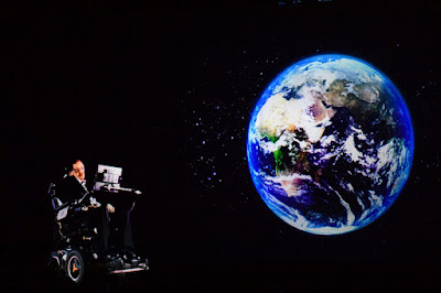Στίβεν Χόκινγκ: Η απίστευτη ζωή του «πιο φωτεινού αστεριού» της σύγχρονης κοσμολογίας