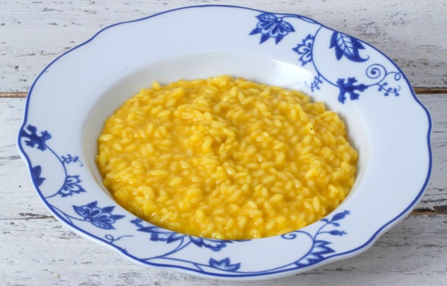 SIMBOLICAMENTE MILANO IL RISOTTO ALLA MILANESE E IL