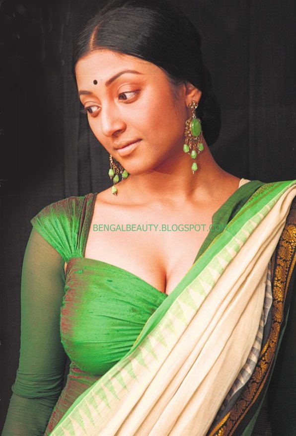 Hot Paoli Dam Bengali actress Spicy Stills.