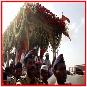 Varkaris Are Worshippers Of Lord Vitthal Vithoba Devotees Of Vithoba Were Holding Pilgrimages Prior To The 14th Century In The Present Day Varkaris Are Worshippers Of Lord Vitthal Vithoba Devotees Of Vithoba Were Holding Pilgrimages Prior To The 14th Century In The Present Day