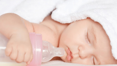 7 lưu ý "sống còn" khi mẹ pha sữa công thức cho bé