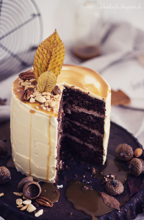 Schokoladentorte mit Erdnussbutter und Karamell und verschiednen Nüssen ... Schokoladentorte mit Erdnussbutter und Karamell und verschiednen Nüssen ...