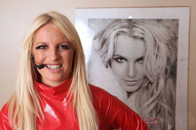 Britney Spears Lookalike Makes A Year Cool Damn Pictures