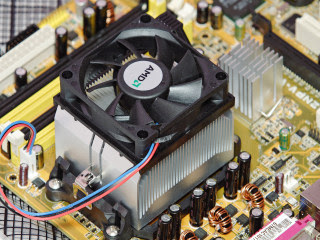 Clean computer heatsink and fan