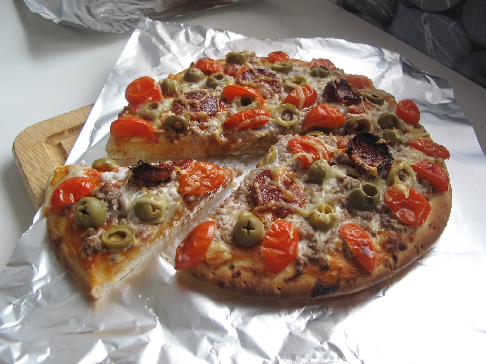 Gourmandises HomeCooked Plat Pizza du Dimanche tomatesolives