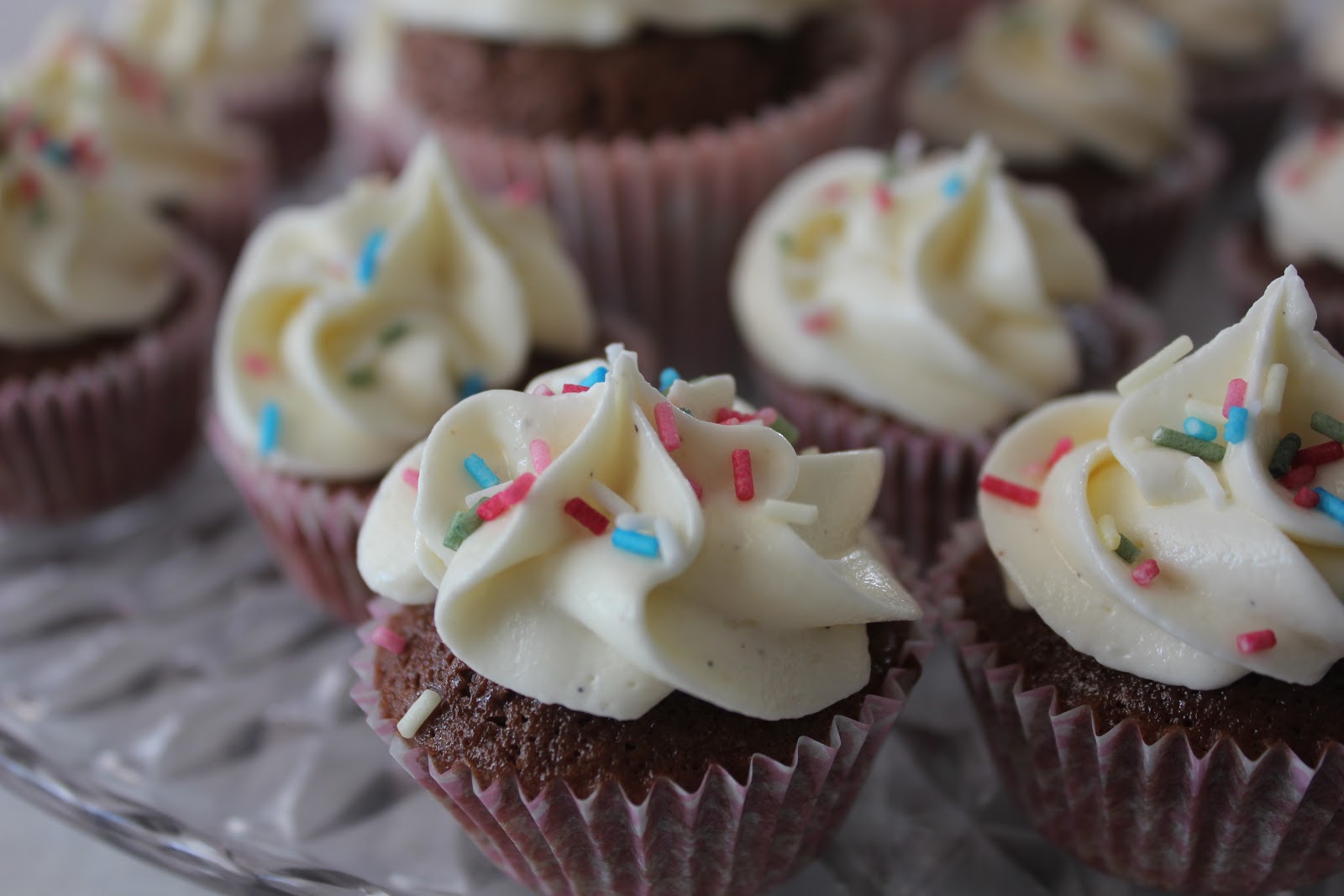 Mi Chocolife Presentación y Cupcakes de chocolate con buttercream de