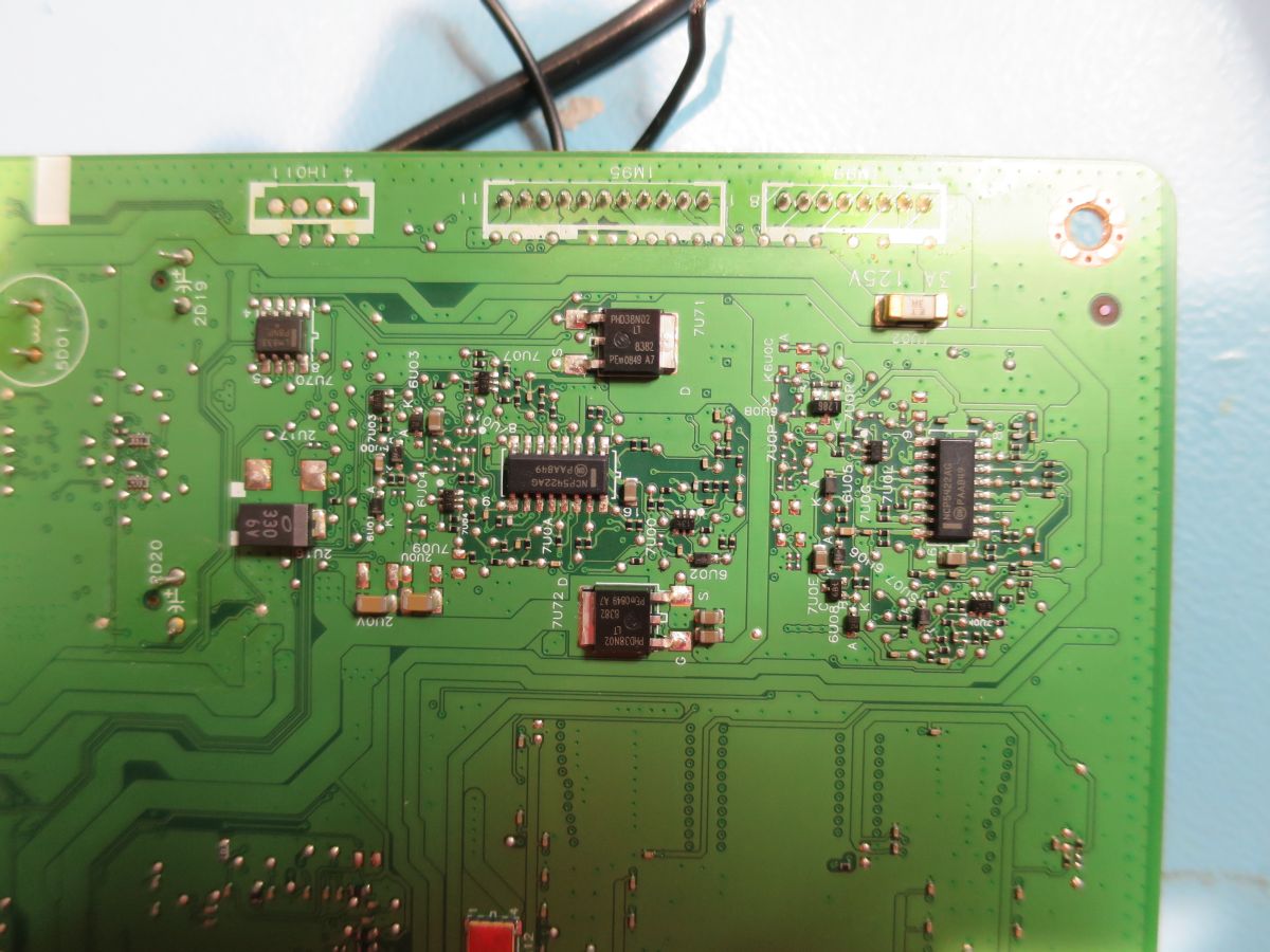 Now, for testing I connected a fuse holder with a 4A fuse and started the  device. Klack klack - dead - blinking. The fuse blew again!