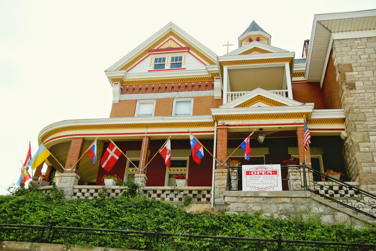 This, too OUT AND ABOUT IN KANSAS CITY STRAWBERRY HILL + KAW POINT