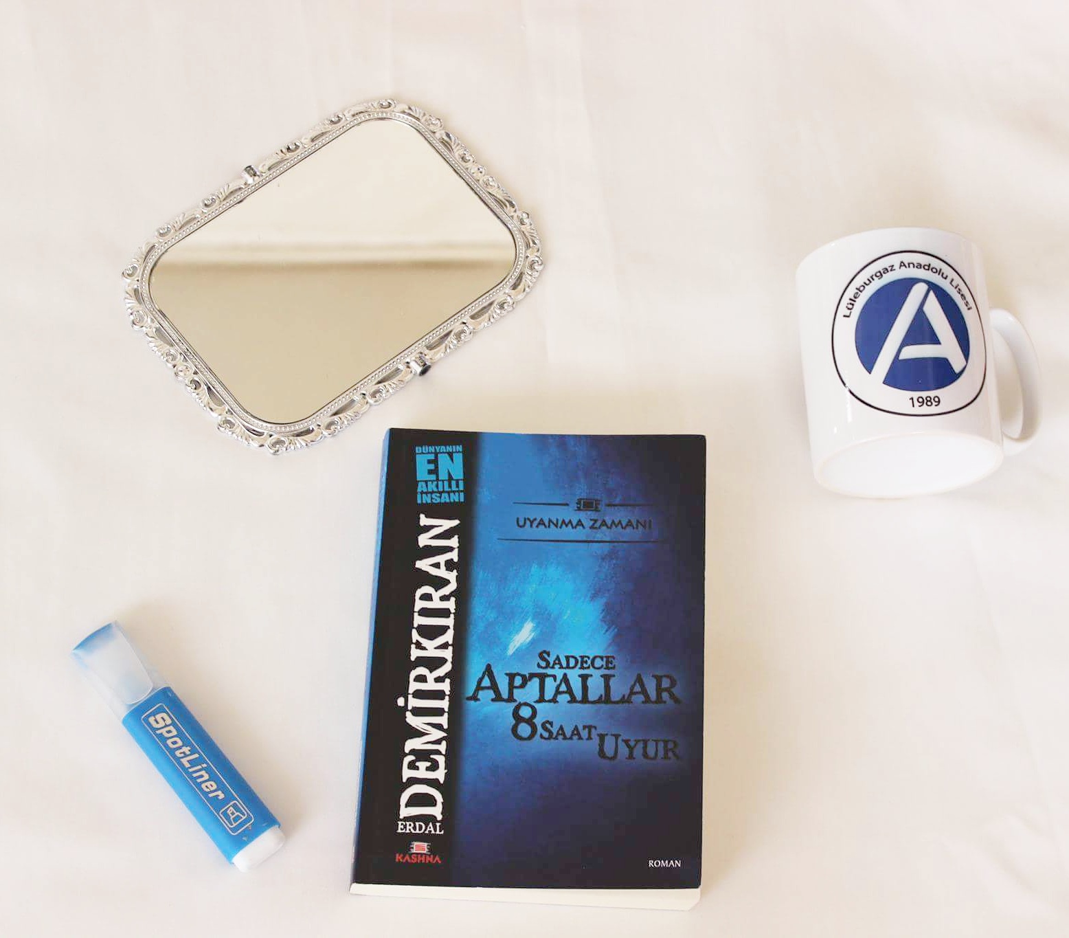 Bir Film Bir Kitap Bir Kahve Sadece Aptallar 8 Saat Uyur