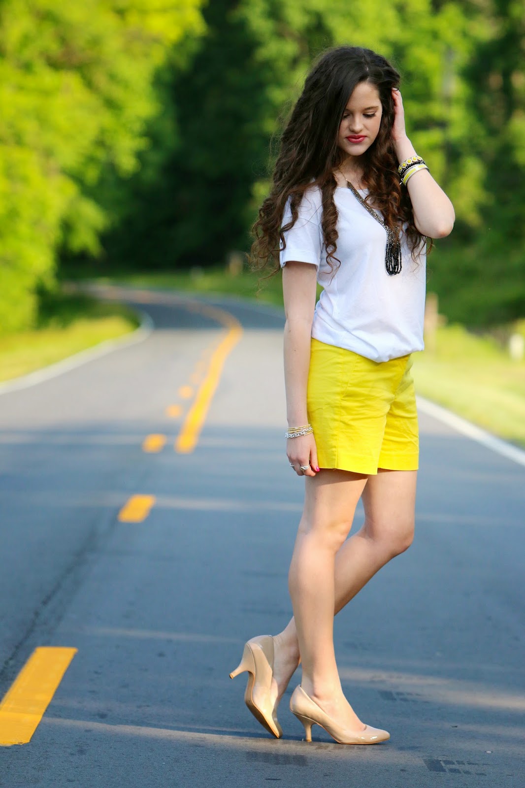 Yellow and white is a super fresh combination for summer. 