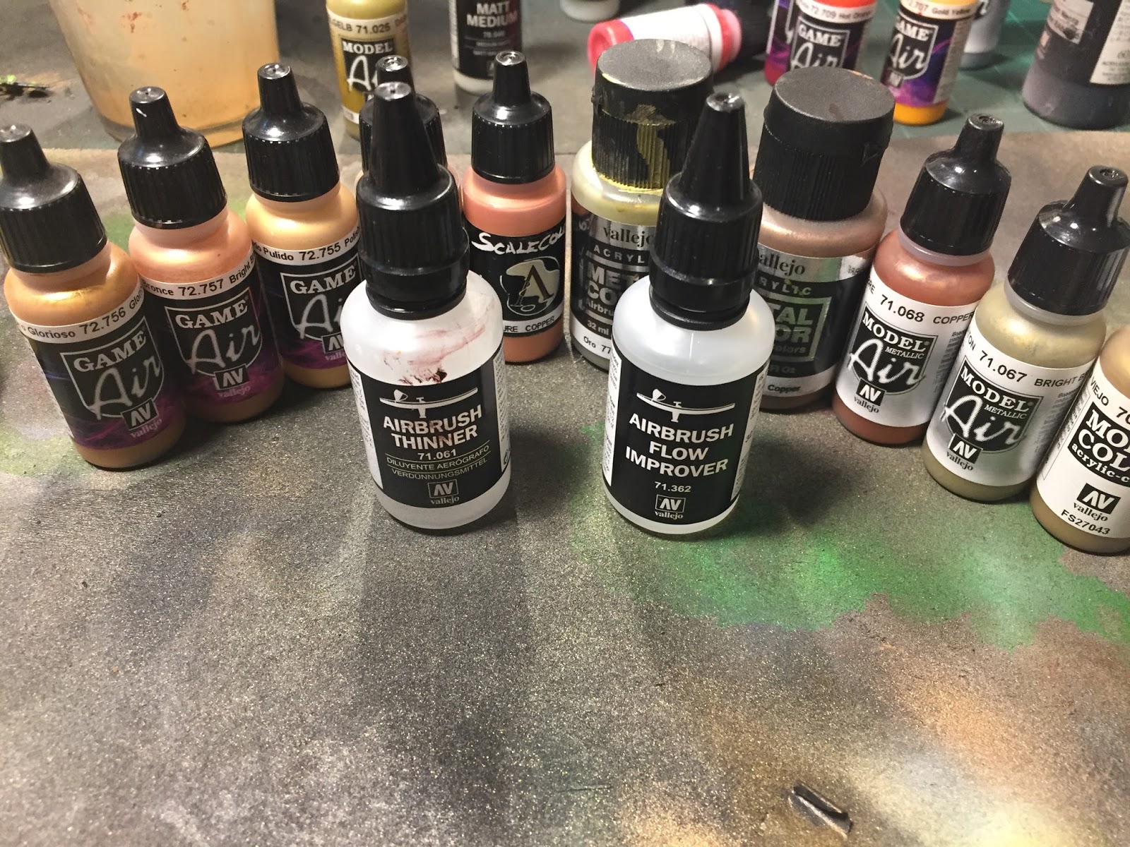 Vallejo Airbrush Flow Improver 32ml Paint Set