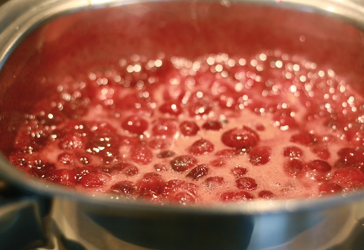making cranberry sauce at home for thanksgiving