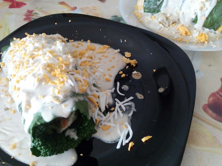 Rollitos vegetales con crema de queso cabrales.