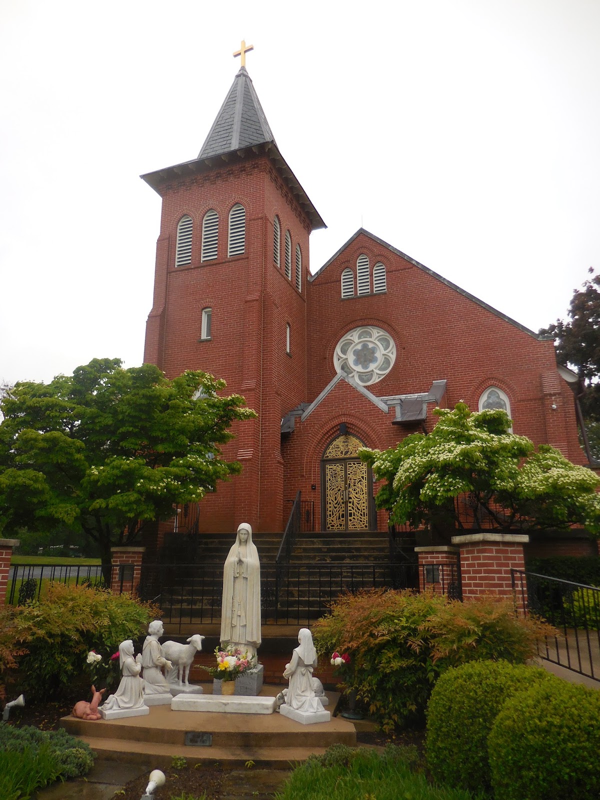 Introibo ad altare Dei St Mary and Shrine of Our Lady of Fatima in