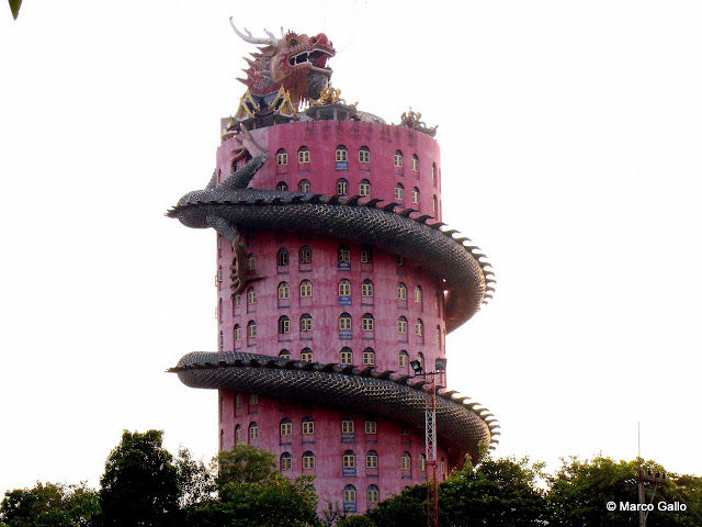 WAT SAMPRAN TEMPLO DEL DRAGÓN, NAKHON PATHOM. TAILANDIA