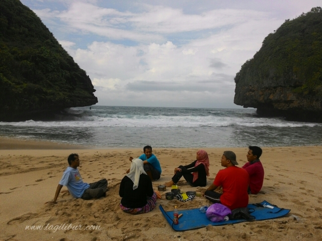camping pantai greweng gunungkidul