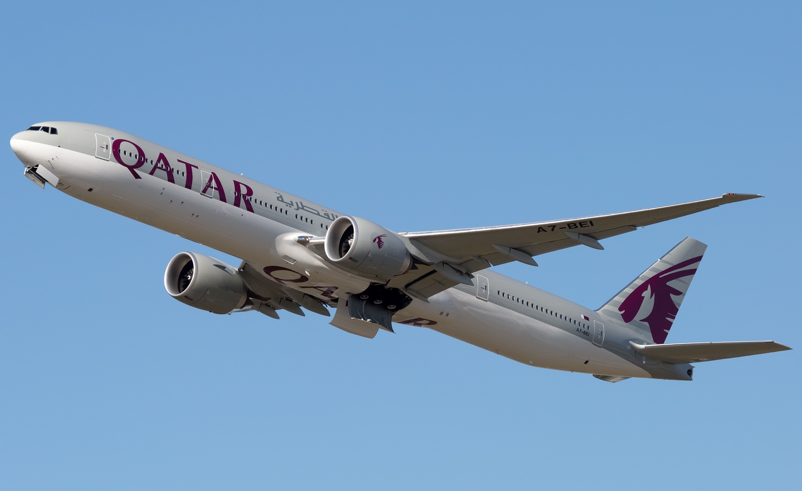 Boeing 777300ER Emergency Landing of Qatar Airways