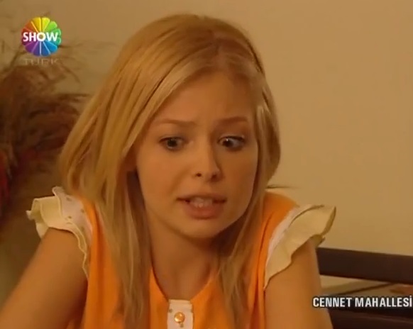 Cennet Mahallesi Pembe Delirip Yanlislikla Yemek Icat Ediyor Youtube