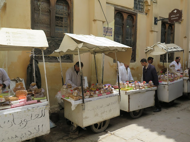 Caramelos de frutos secos en Fez el Bali