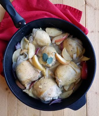 Load your skillet with succulent chicken, flavorful apples and onions too. Balance them all with herbs and make a simple pan sauce to tie it all together. All you need is a little buttered pasta or potatoes and a vegetable for a hearty meal everyone will love. swiss diamond skillet with chicken and apples