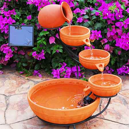 Jardín Solar: Fuentes de jardín con energía solar