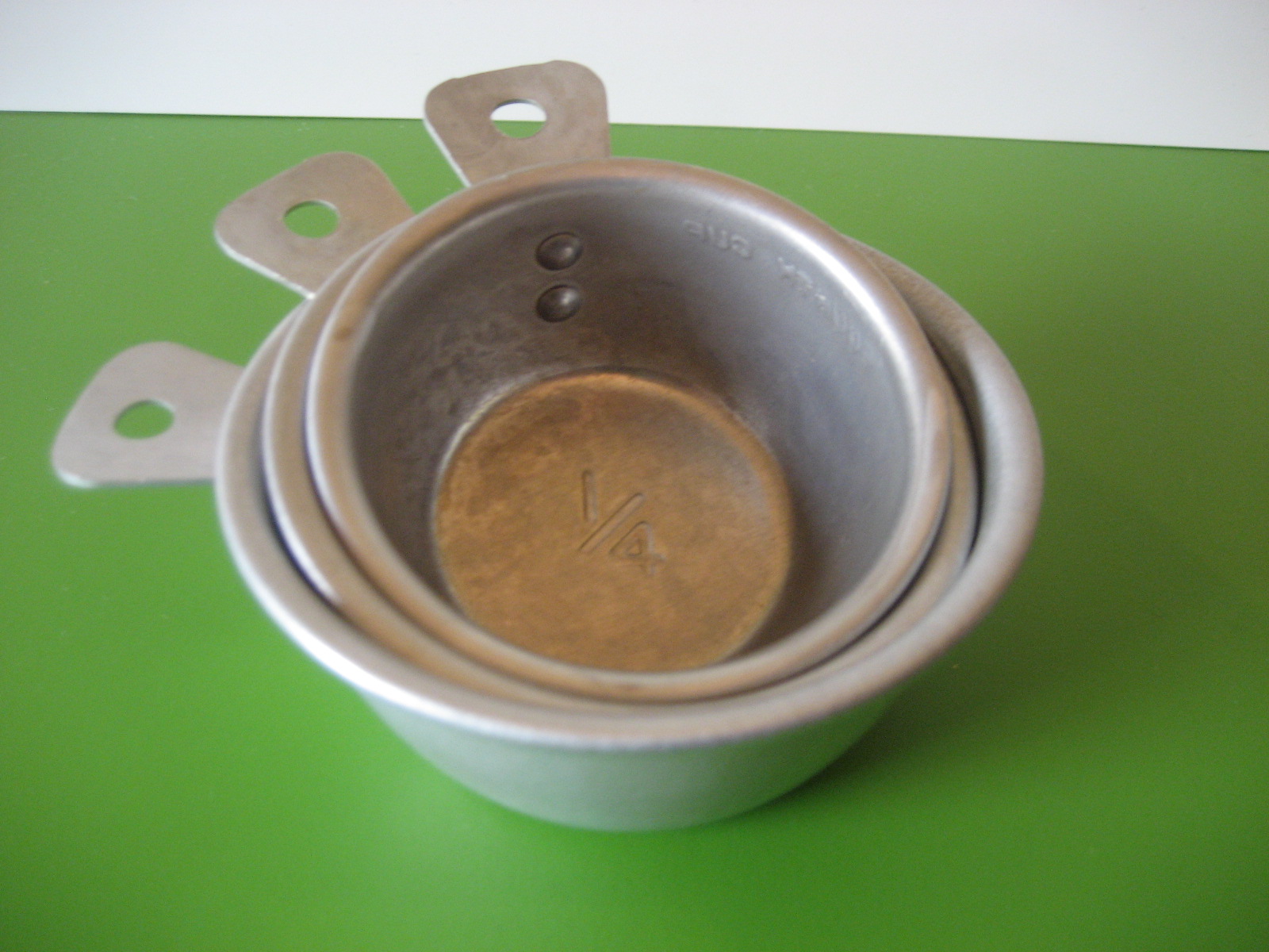 Six Balloons Vintage Delights Aluminum Measuring Cups