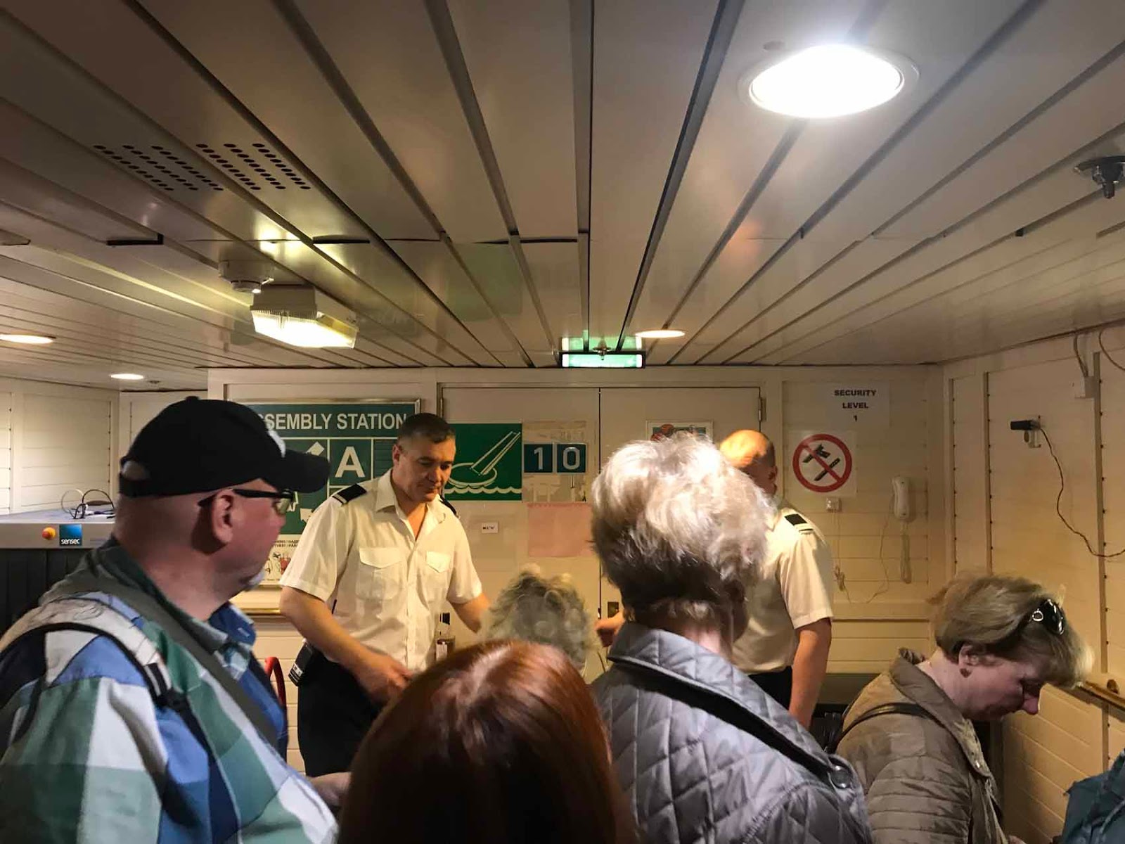 Ensimmäinen bussi meni jo.. Pikkuhiljaa kohti Pietaria