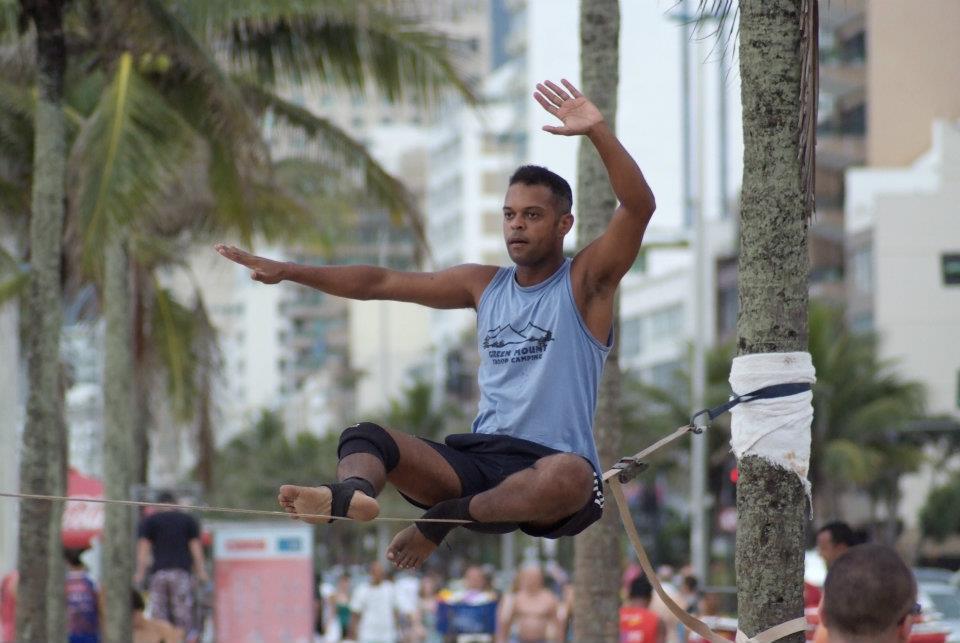 Slackline Areia! Aulas de slackline no Rio de Janeiro RJ 2015.