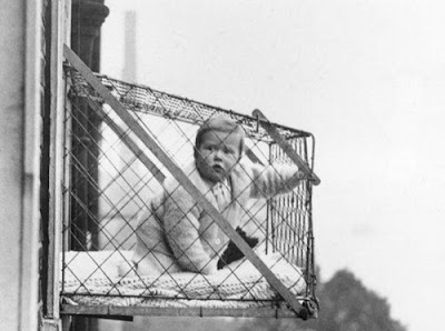 Клетка для ребёнка (Лондон, 1937 г.)