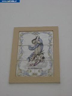 Azulejos e Placas de Pedra de Castelo de Vide, Portugal (Tiles)