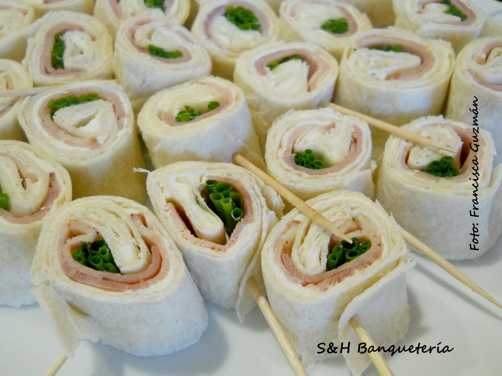 Rollitos de tortilla Marie Gourmet Cóctel a domicilio rollitos de tortilla cumpleaños evento banquetería