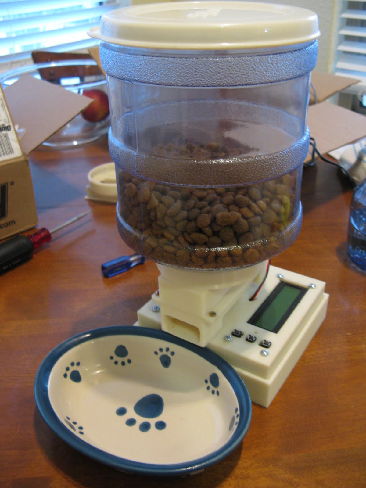 UAT Robotics and Embedded Systems: Automatic Cat Feeder