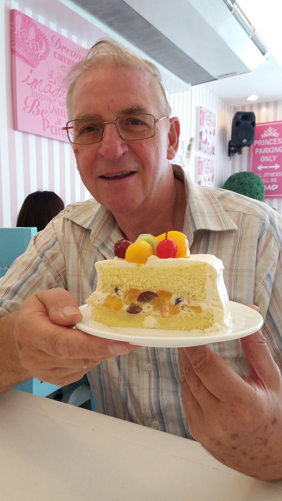 French Expression Daily The little girl is dirty. She takes a shower