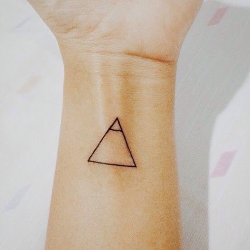 Pequeno bonito explorar glifo de tatuagem para as meninas