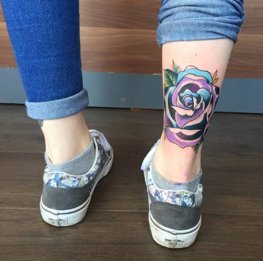 Esse azul, e púrpura, rosa