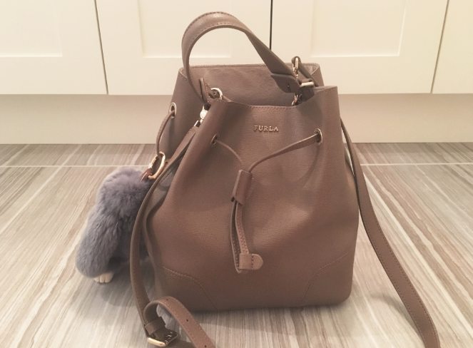 bucket bag review