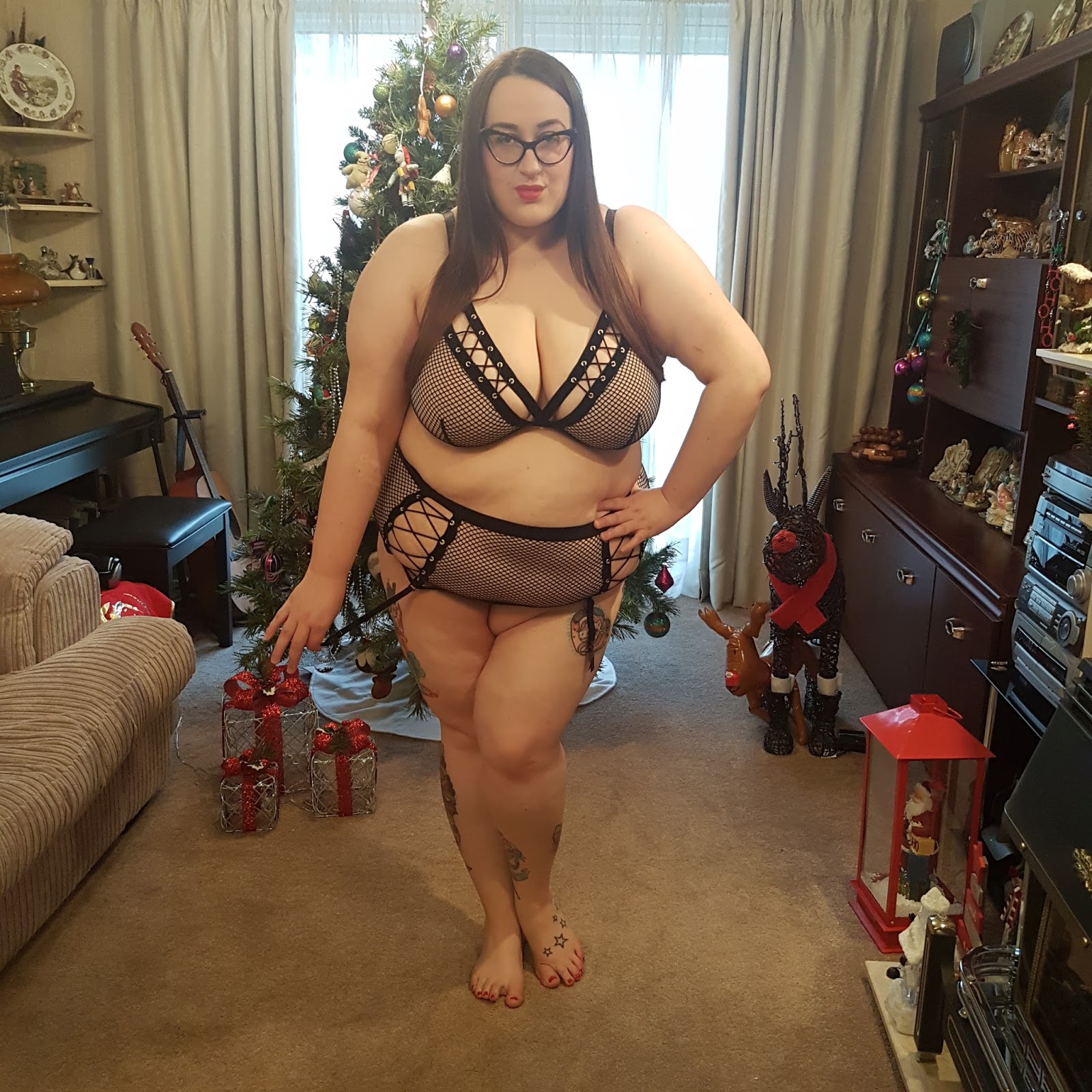 New Look Curves Black Strappy Fishnet Lingerie review - Does My Blog Make  Me Look Fat?