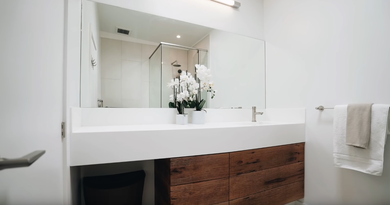 16 Photos vs. 257 Humbercrest Blvd, Toronto, Ontario - High End Home & Interior Design Video Tour 16 Photos vs. 257 Humbercrest Blvd, Toronto, Ontario - High End Home & Interior Design Video Tour