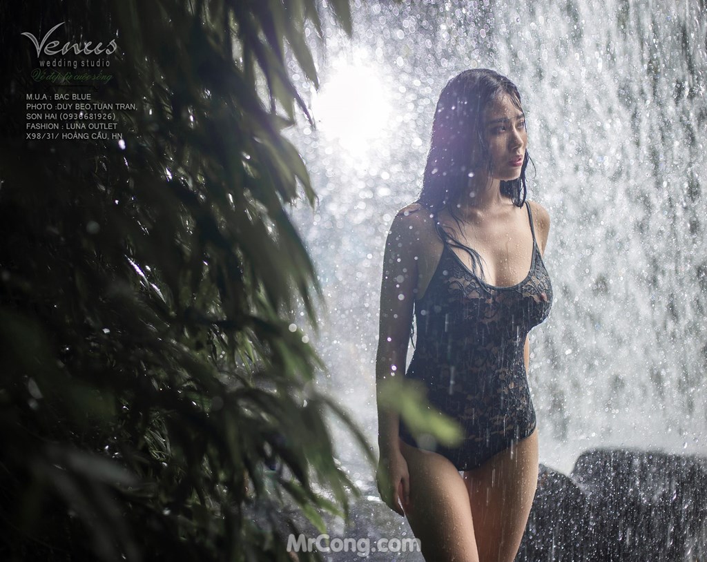 Linh Miu boldly let go of her chest in a set of photos taken under a waterfall photo 2-0