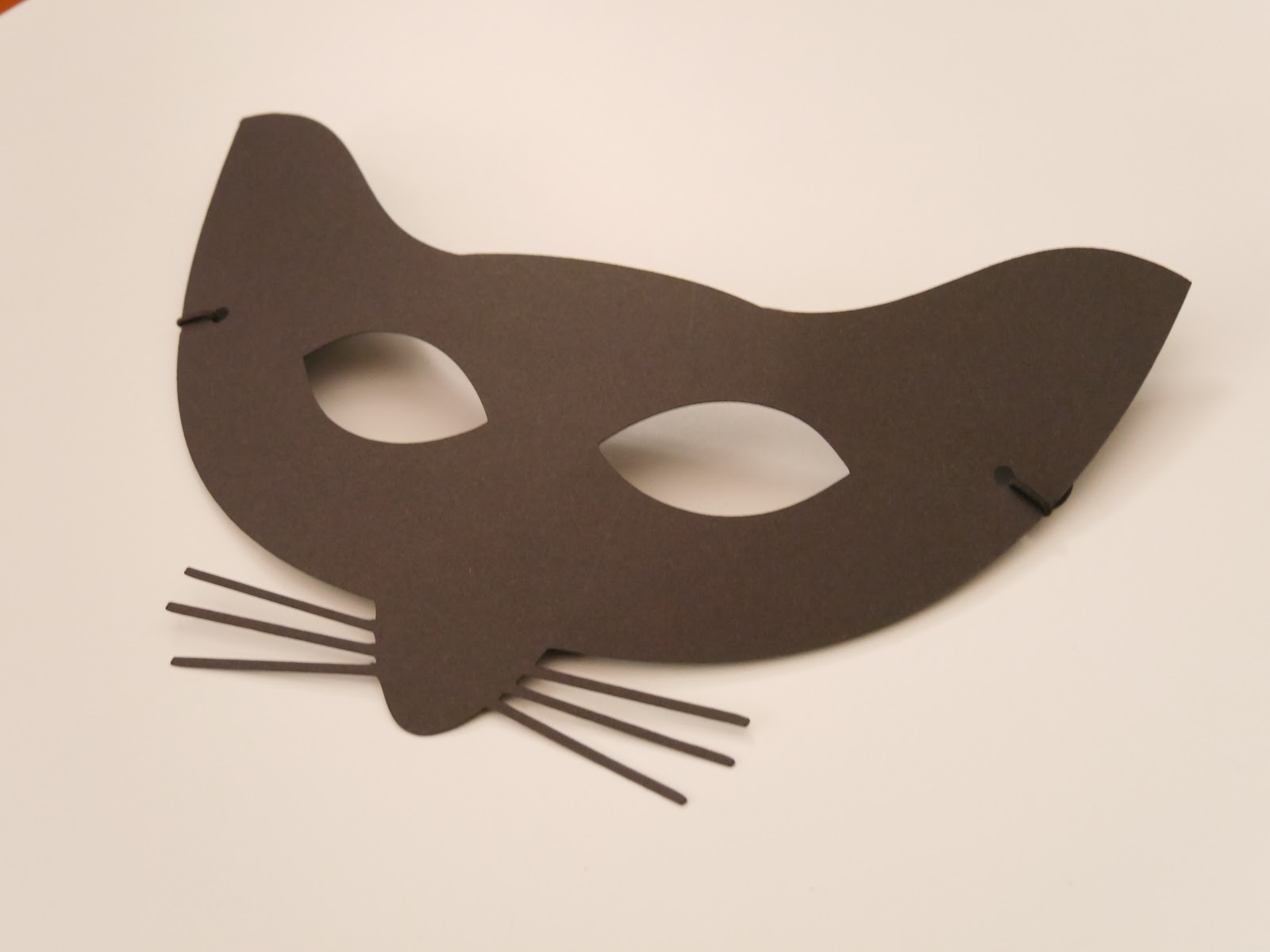 Nähpuls - DIY mit Herz und Hand: Last-Minute-Katzenmaske zum Plotten