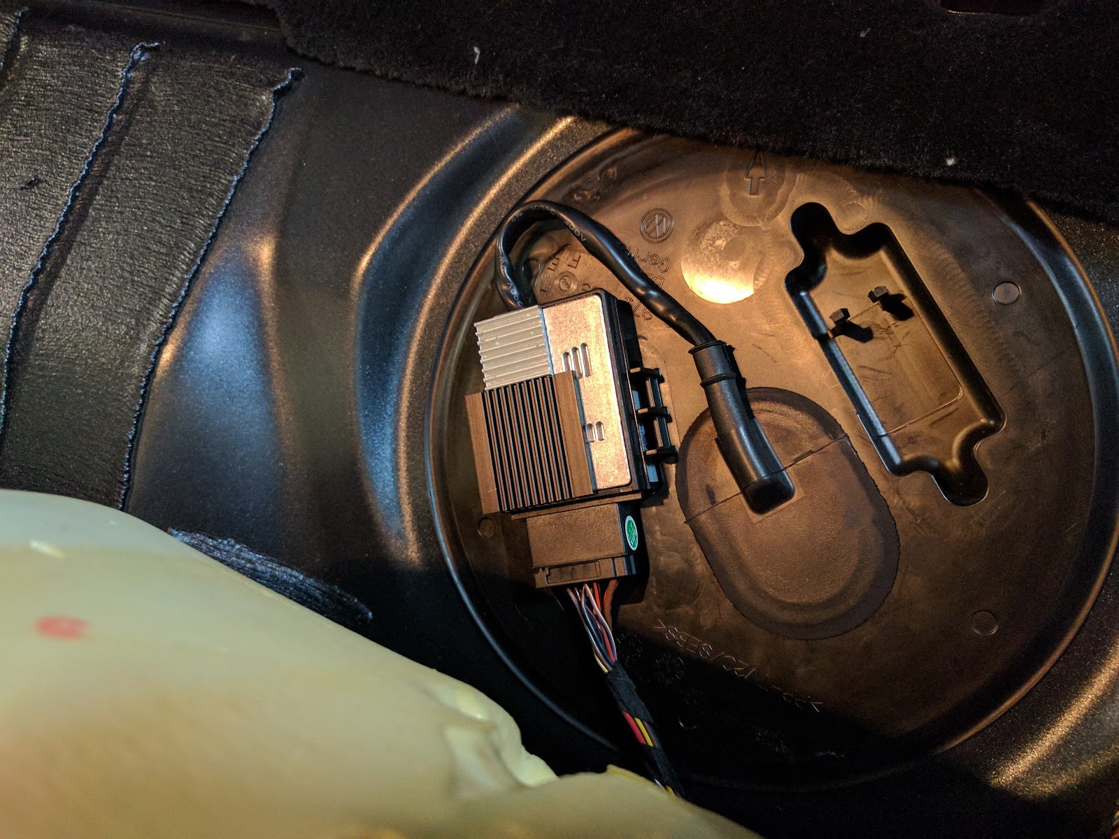 VW Passat B6 Fuel Pump Control Module replacement (because of battery