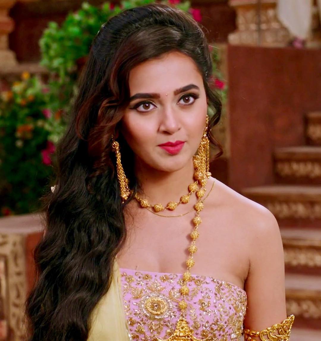 Tejasswi Prakash Beautiful Pics in HD