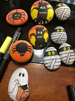 Decoración para Halloween con piedras pintadas