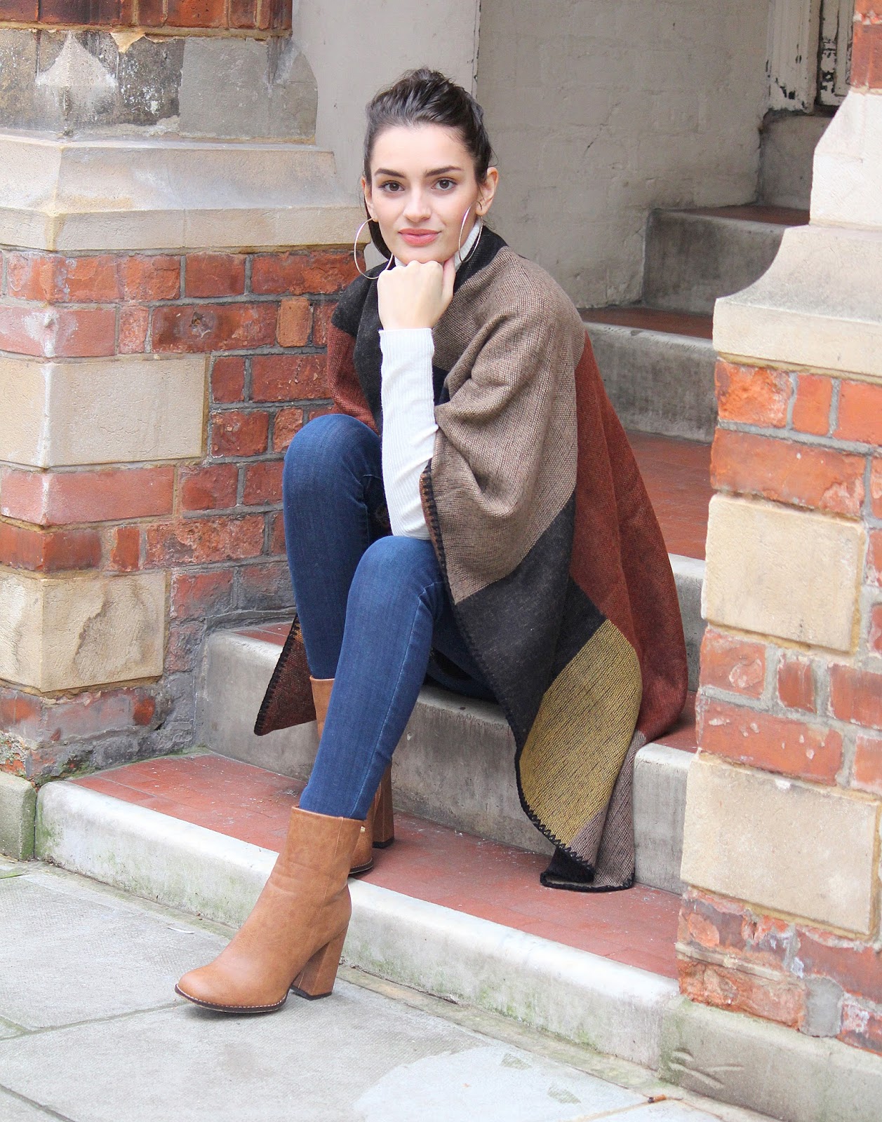 peexo fashion blogger wearing winter cape