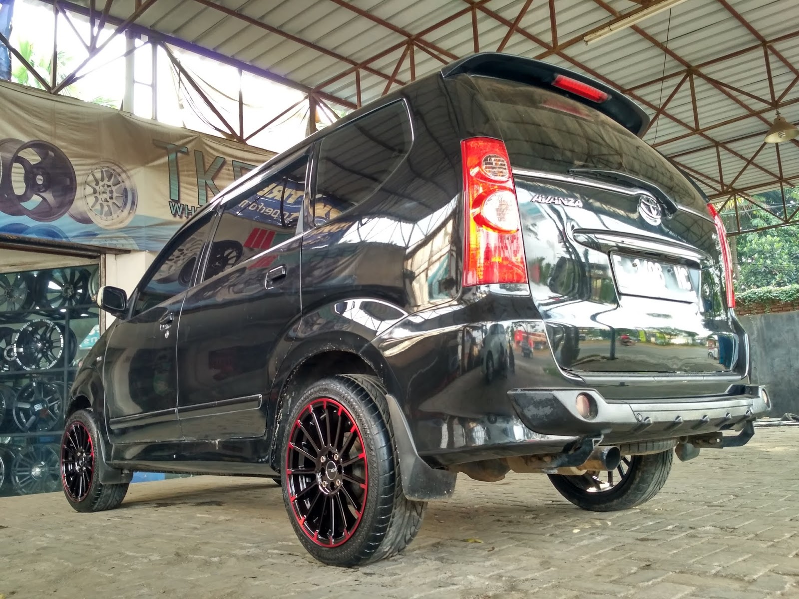 Avanza 2010: Transformasi Garang dari Modifikasi Ban Ceper